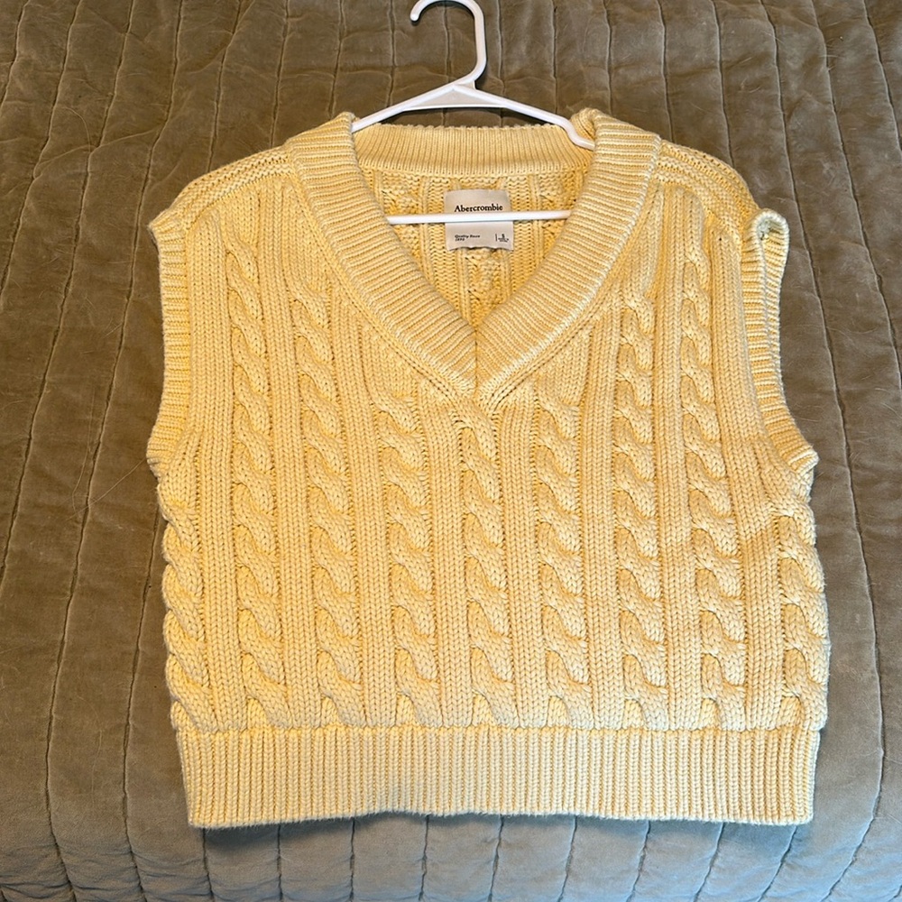 Abercrombie cable knit sweater vest